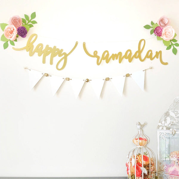 Calligraphy 'Happy Ramadan' banner: Gold