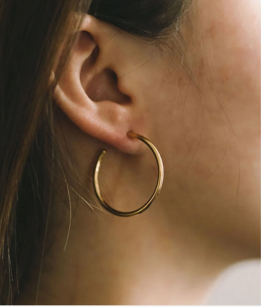 Medium Essential Earrings